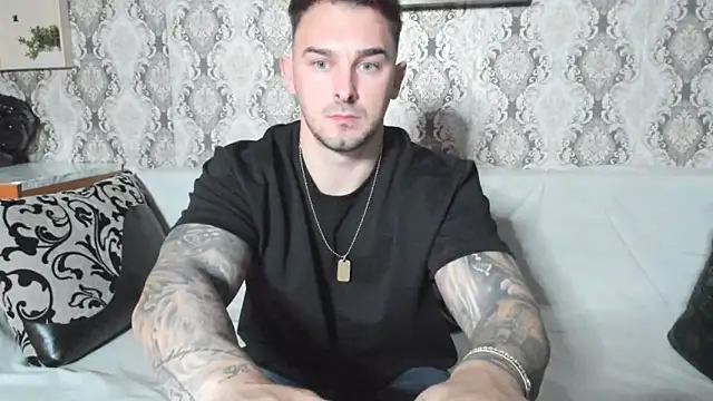 Snapshot of Jonmusclemaster chatting on December 15, 2024, 8:25 pm Jonmusclemaster online show from December 15, 2024, 8:25 pm