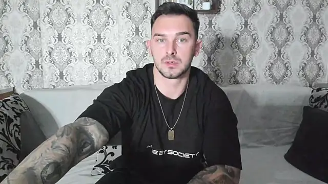 Snapshot of Jonmusclemaster chatting on December 20, 2024, 8:01 pm Jonmusclemaster online show from December 20, 2024, 8:01 pm