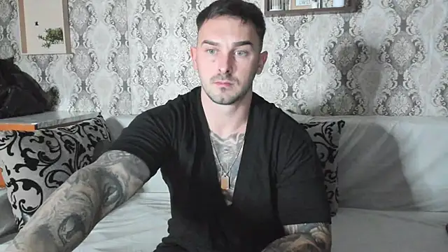 Snapshot of Jonmusclemaster chatting on December 27, 2024, 8:39 pm Jonmusclemaster online show from December 27, 2024, 8:39 pm