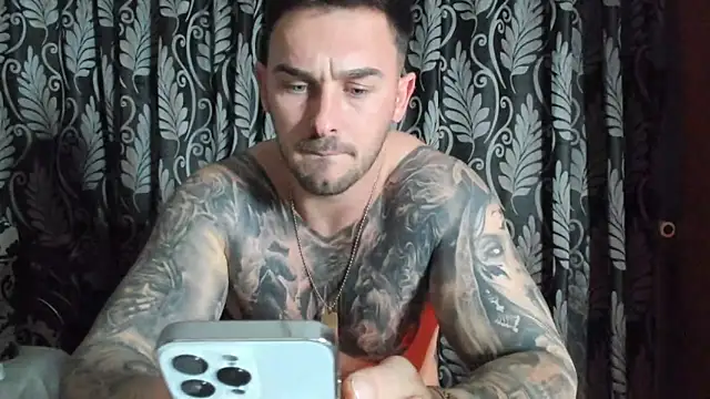 Snapshot of Jonmusclemaster chatting on December 29, 2024, 11:18 pm Jonmusclemaster online show from December 29, 2024, 11:18 pm