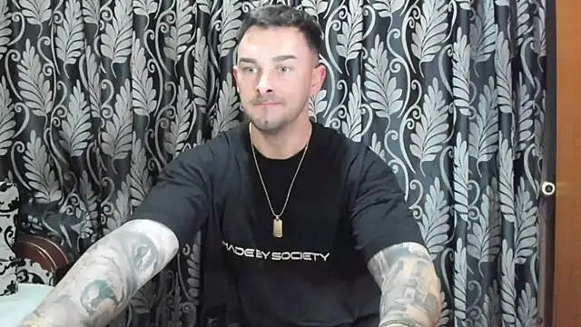 Snapshot of Jonmusclemaster chatting on January 1, 2025, 8:26 pm Jonmusclemaster online show from January 1, 2025, 8:26 pm