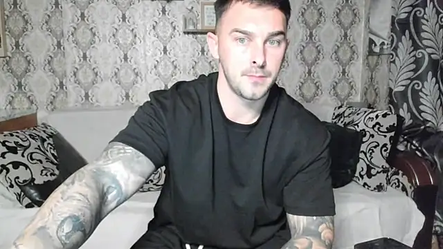 Snapshot of Jonmusclemaster chatting on January 3, 2025, 11:12 pm Jonmusclemaster online show from January 3, 2025, 11:12 pm