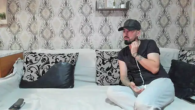 Snapshot of Jonmusclemaster chatting on January 5, 2025, 9:03 pm Jonmusclemaster online show from January 5, 2025, 9:03 pm