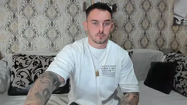 Snapshot of Jonmusclemaster chatting on January 12, 2025, 7:53 pm Jonmusclemaster online show from January 12, 2025, 7:53 pm