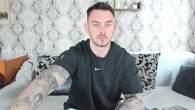 Snapshot of Jonmusclemaster chatting on January 14, 2025, 8:31 am Jonmusclemaster online show from January 14, 2025, 8:31 am