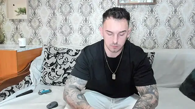 Snapshot of Jonmusclemaster chatting on January 17, 2025, 7:16 pm Jonmusclemaster online show from January 17, 2025, 7:16 pm