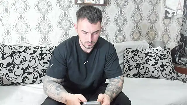 Snapshot of Jonmusclemaster chatting on January 26, 2025, 8:45 pm Jonmusclemaster online show from January 26, 2025, 8:45 pm