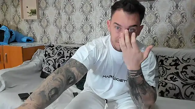 Snapshot of Jonmusclemaster chatting on February 3, 2025, 8:24 pm Jonmusclemaster online show from February 3, 2025, 8:24 pm