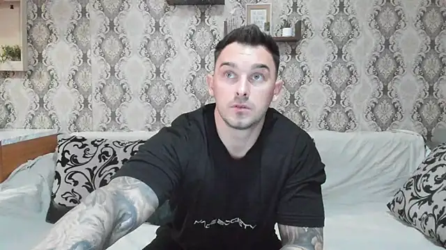 Snapshot of Jonmusclemaster chatting on February 9, 2025, 8:13 pm Jonmusclemaster online show from February 9, 2025, 8:13 pm