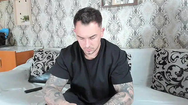 Snapshot of Jonmusclemaster chatting on February 19, 2025, 12:33 pm Jonmusclemaster online show from February 19, 2025, 12:33 pm