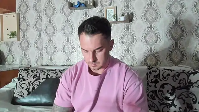 Snapshot of Jonmusclemaster chatting on February 21, 2025, 7:43 pm Jonmusclemaster online show from February 21, 2025, 7:43 pm