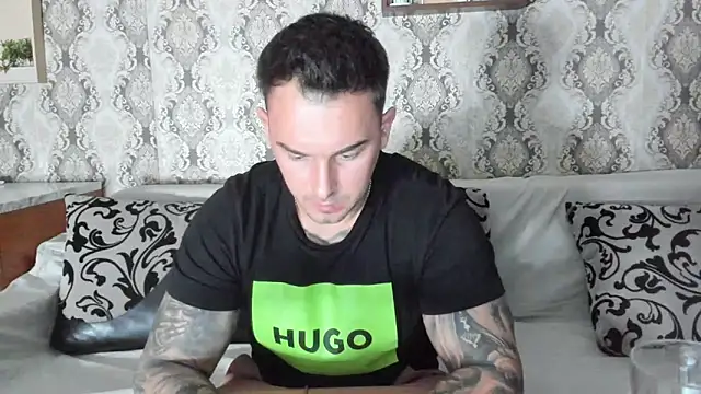 Snapshot of Jonmusclemaster chatting on March 6, 2025, 8:37 pm Jonmusclemaster online show from March 6, 2025, 8:37 pm