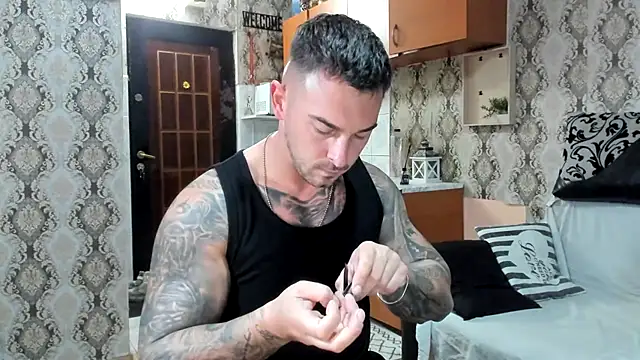 Snapshot of Jonmusclemaster chatting on September 29, 2025, 8:13 pm Jonmusclemaster online show from September 29, 2025, 8:13 pm