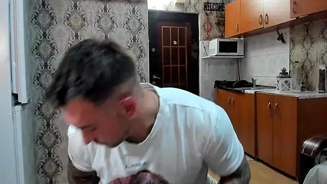 Snapshot of Jonmusclemaster chatting on November 1, 2025, 8:33 pm Jonmusclemaster online show from November 1, 2025, 8:33 pm