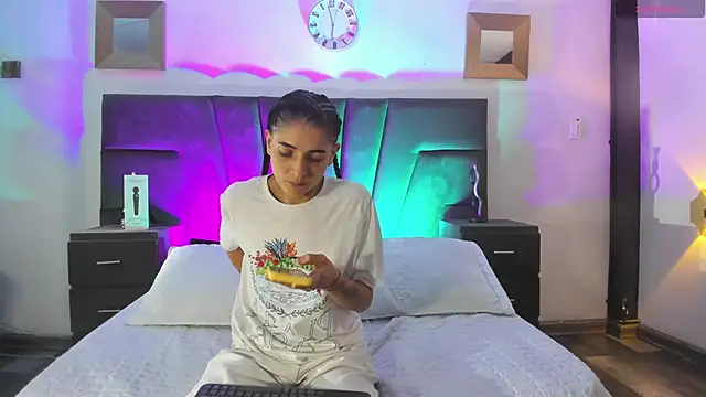 AndreaAndKarina online show from December 14, 2024, 6:20 pm