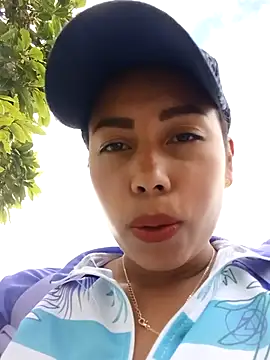  andrea30 online show from February 21, 2025, 3:43 pm