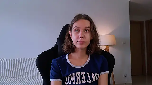 VanessaBayer2 online show from December 13, 2024, 1:48 am