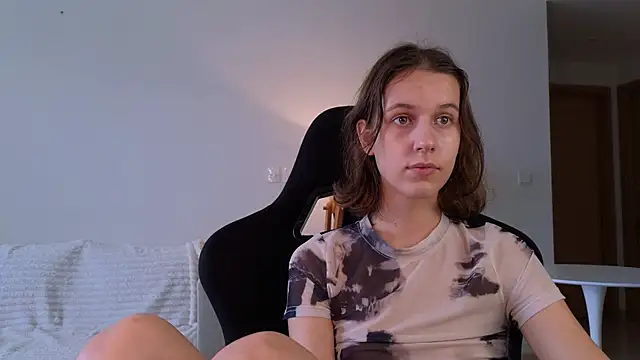 VanessaBayer2 online show from December 19, 2024, 3:29 am