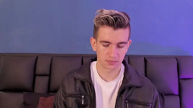 MikaelSlow online show from February 1, 2026, 4:11 am