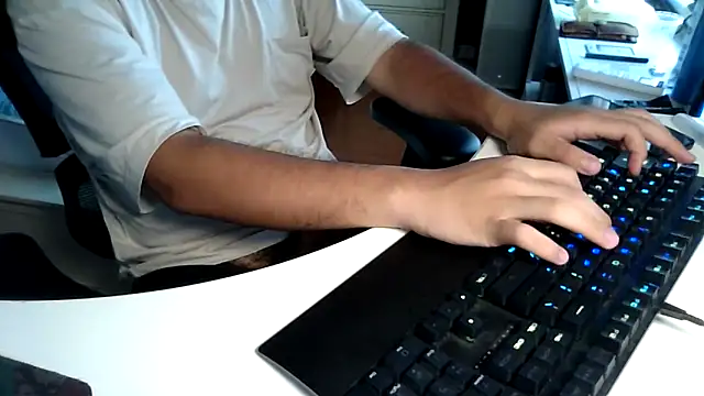 Snapshot of big-pig chatting on October 4, 2025, 8:23 am big-pig online show from October 4, 2025, 8:23 am