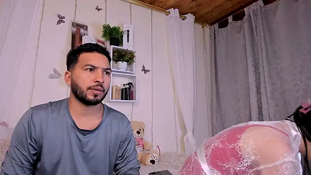 Idara and Edahi01 online show from March 19, 2025, 10:42 pm