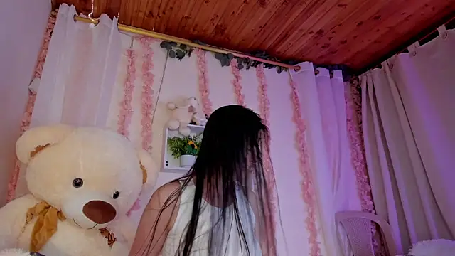 Idara and Edahi01 online show from September 19, 2025, 3:45 pm