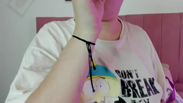 GENNESIS LOVE online show from September 14, 2025, 7:02 pm