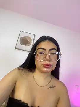Mia 222 online show from June 4, 2026, 10:32 am