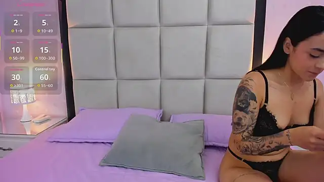 HannaClarrk  online show from November 27, 2025, 1:02 pm