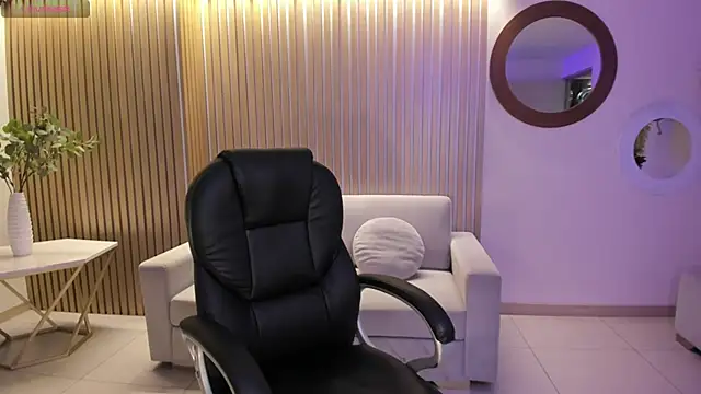 Snapshot of DonnaStonne chatting on January 5, 2025, 5:51 pm DonnaStonne online show from January 5, 2025, 5:51 pm