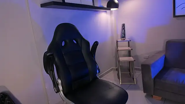 Snapshot of DonnaStonne chatting on January 21, 2025, 7:17 pm DonnaStonne online show from January 21, 2025, 7:17 pm