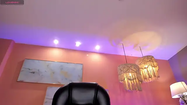 Snapshot of DonnaStonne chatting on January 24, 2025, 1:35 am DonnaStonne online show from January 24, 2025, 1:35 am