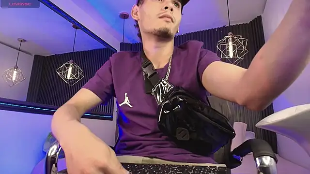  white fox 1 online show from September 17, 2025, 11:28 pm