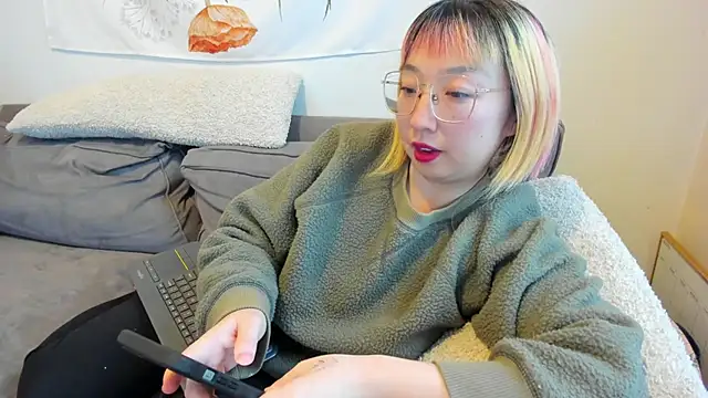 luxgray online show from February 8, 2025, 9:25 pm