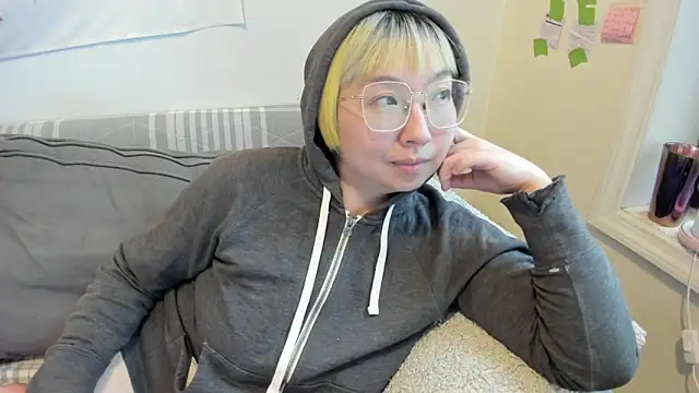 Snapshot of luxgray chatting on May 23, 2026, 9:08 pm luxgray online show from May 23, 2026, 9:08 pm