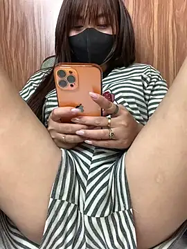 Snapshot of Hatachi_ne12 chatting on April 13, 2026, 2:11 pm Hatachi ne12 online show from April 13, 2026, 2:11 pm