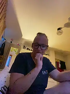 Snapshot of KikiDenhaag chatting on July 5, 2026, 3:13 am KikiDenhaag online show from July 5, 2026, 3:13 am