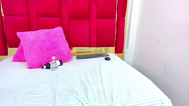 Snapshot of CoralHarrinson chatting on March 22, 2025, 12:28 am CoralHarrinson online show from March 22, 2025, 12:28 am