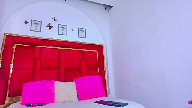 Snapshot of CoralHarrinson chatting on October 3, 2025, 8:28 pm CoralHarrinson online show from October 3, 2025, 8:28 pm