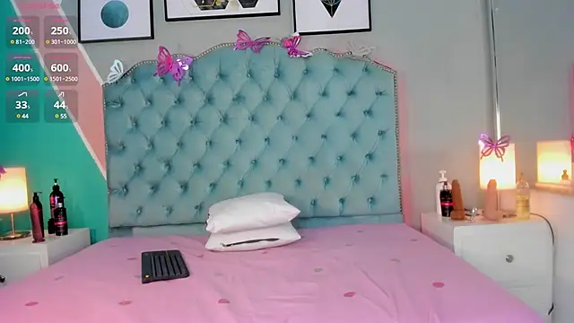 Snapshot of emmy_lander chatting on December 14, 2024, 8:18 pm emmy lander online show from December 14, 2024, 8:18 pm