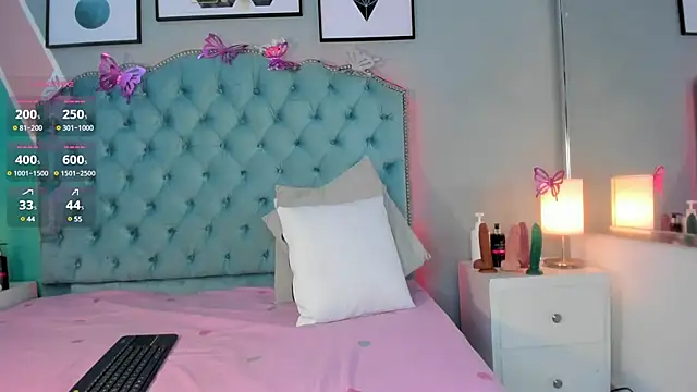 Snapshot of emmy_lander chatting on December 21, 2024, 8:00 pm emmy lander online show from December 21, 2024, 8:00 pm