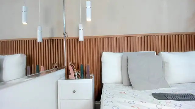 Snapshot of emmy_lander chatting on November 5, 2025, 7:36 pm emmy lander online show from November 5, 2025, 7:36 pm