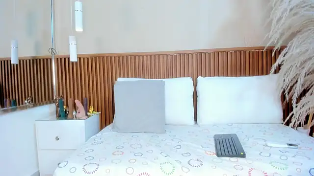 Snapshot of emmy_lander chatting on November 8, 2025, 8:29 pm emmy lander online show from November 8, 2025, 8:29 pm