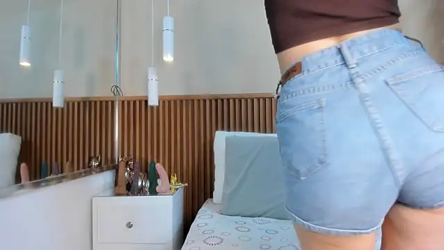 Snapshot of emmy_lander chatting on November 9, 2025, 2:04 pm emmy lander online show from November 9, 2025, 2:04 pm