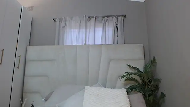 naughtyblackdolie online show from January 29, 2025, 9:44 am