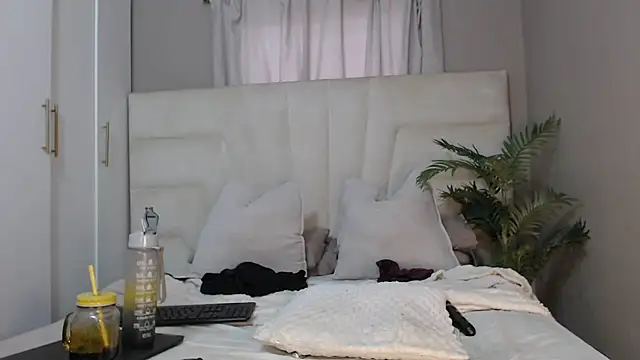 naughtyblackdolie online show from February 27, 2025, 12:23 pm