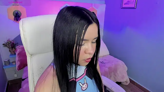 Hanna  Becker  online show from December 14, 2024, 4:23 am