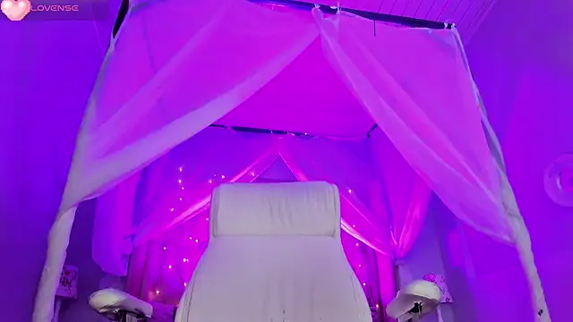 Hanna  Becker  online show from February 28, 2025, 7:05 am