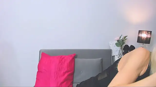 Snapshot of CrystalHotty chatting on January 8, 2025, 4:22 pm CrystalHotty online show from January 8, 2025, 4:22 pm