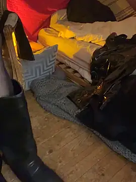 Snapshot of alexheels_boots chatting on February 5, 2025, 6:24 am alexheels boots online show from February 5, 2025, 6:24 am